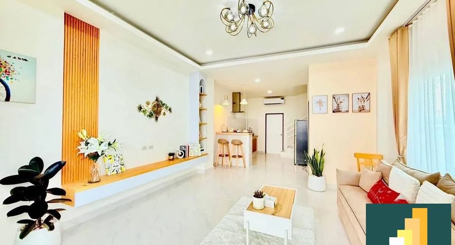 Casa adosada en venta de 2 habitaciones en Bang Lamung, Chonburi