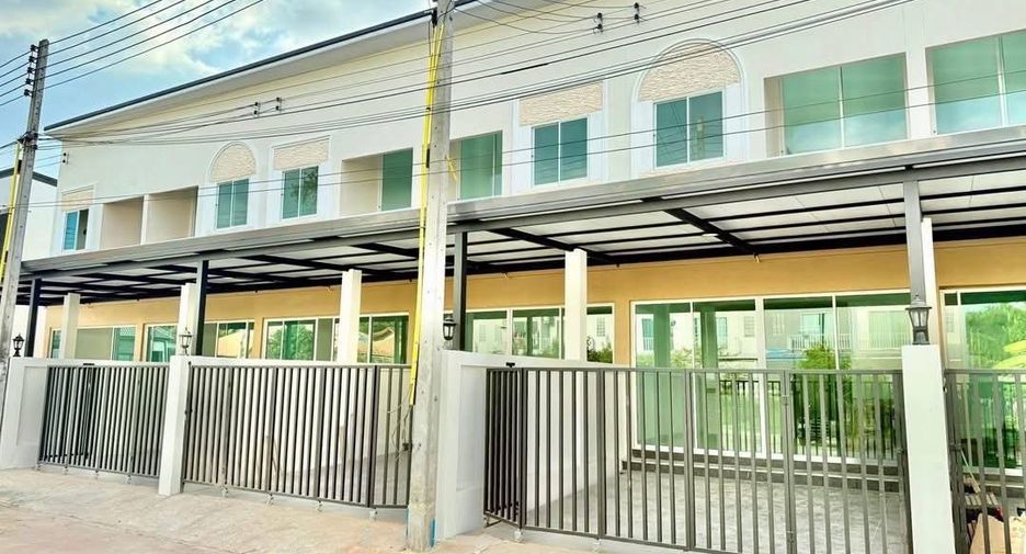 For sale 2 bedrooms townhouse in East Pattaya, Pattaya