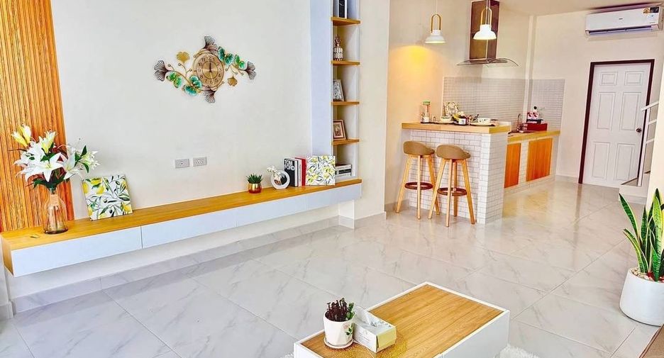 For sale 2 bedrooms townhouse in East Pattaya, Pattaya