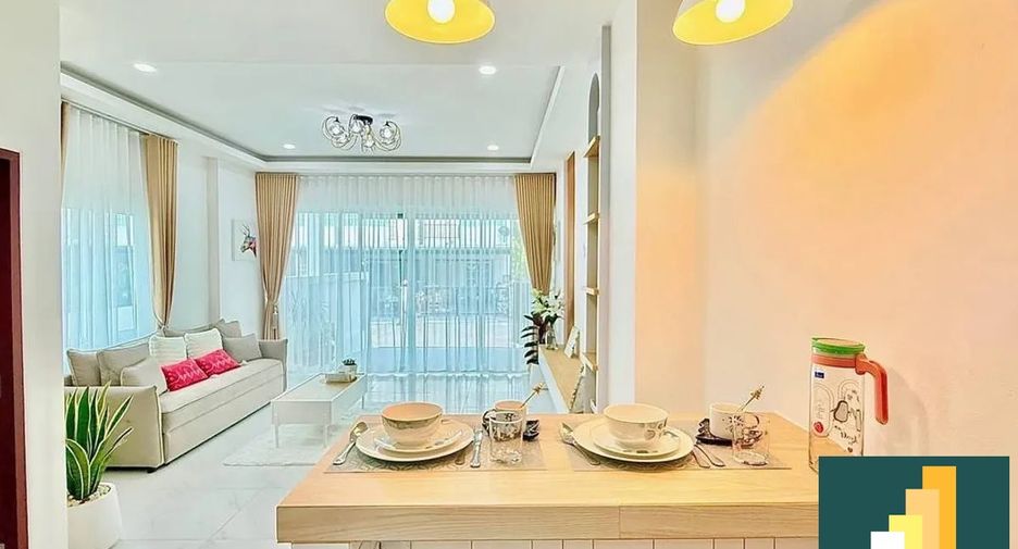 Casa adosada en venta de 2 habitaciones en Bang Lamung, Chonburi