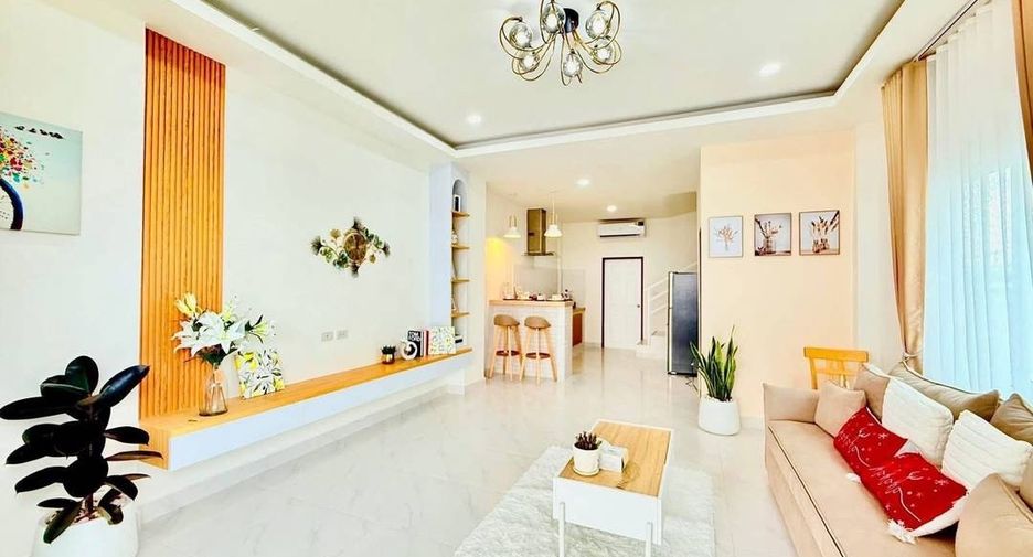 For sale 2 bedrooms townhouse in East Pattaya, Pattaya