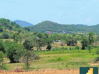 出售 土地 在 Bang Lamung, Chon Buri