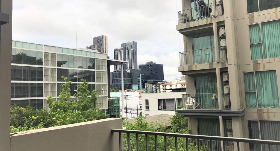 For sale 1 bed condo in Phra Khanong, Bangkok