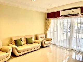 For rent 3 bedrooms townhouse in Bang Na, Bangkok