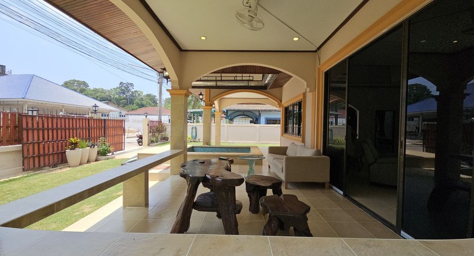 For rent 3 bedrooms villa in Bang Lamung, Chonburi