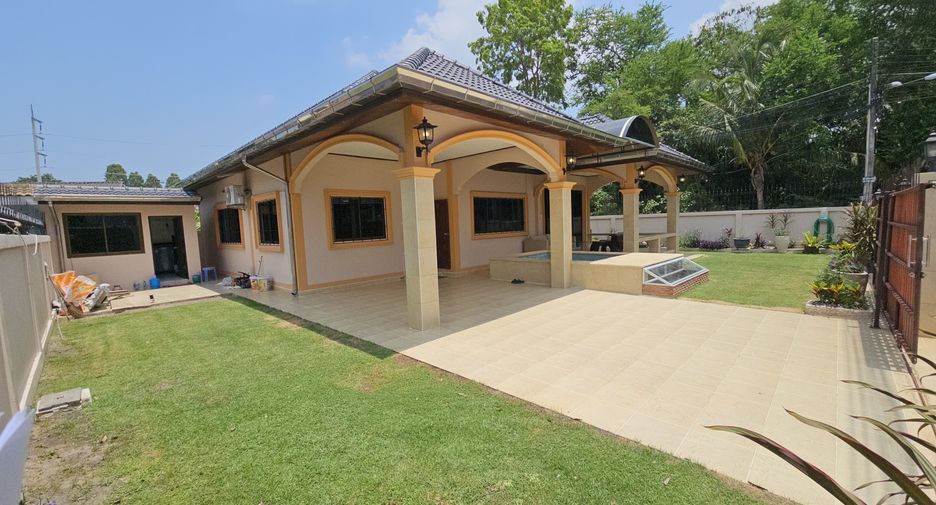 For rent 3 bedrooms villa in Bang Lamung, Chonburi