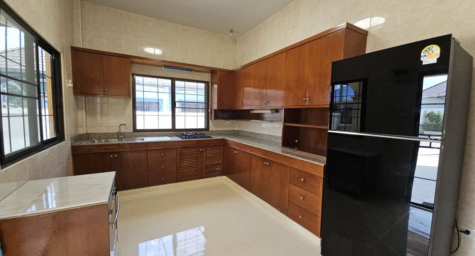 For rent 3 bedrooms villa in Bang Lamung, Chonburi