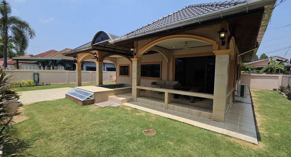 For rent 3 bedrooms villa in Bang Lamung, Chonburi