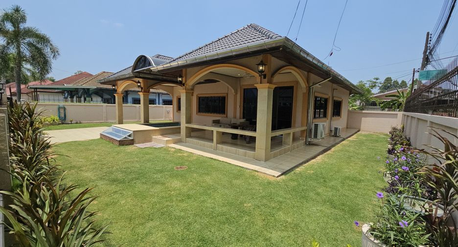 For rent 3 bedrooms villa in Bang Lamung, Chonburi