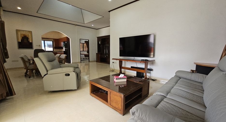 For rent 3 bedrooms villa in Bang Lamung, Chonburi