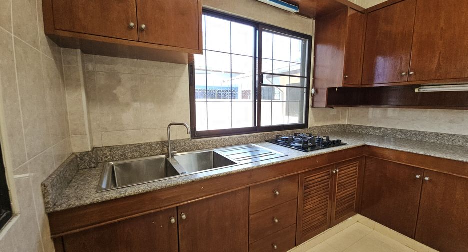 For rent 3 bedrooms villa in Bang Lamung, Chonburi