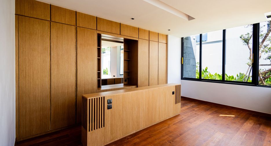 For sale 4 bedrooms villa in Thalang, Phuket