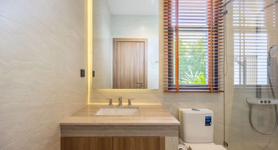 For rent 4 bedrooms villa in Mueang Phuket, Phuket