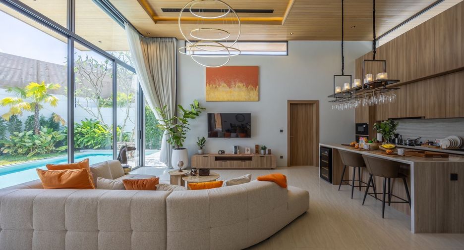 For rent 4 bedrooms villa in Mueang Phuket, Phuket