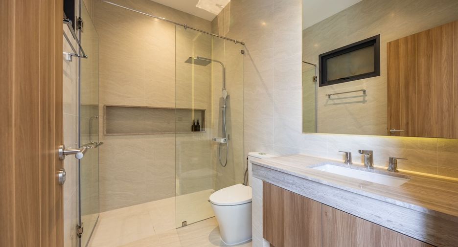 For rent 4 bedrooms villa in Mueang Phuket, Phuket