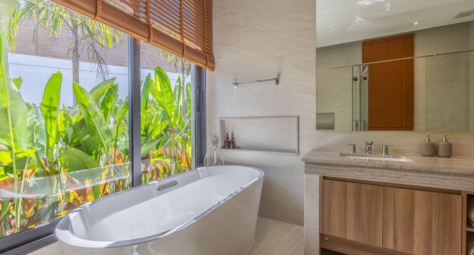 For rent 4 bedrooms villa in Mueang Phuket, Phuket
