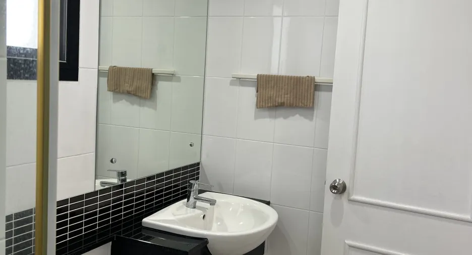 For rent 3 bedrooms townhouse in Prawet, Bangkok