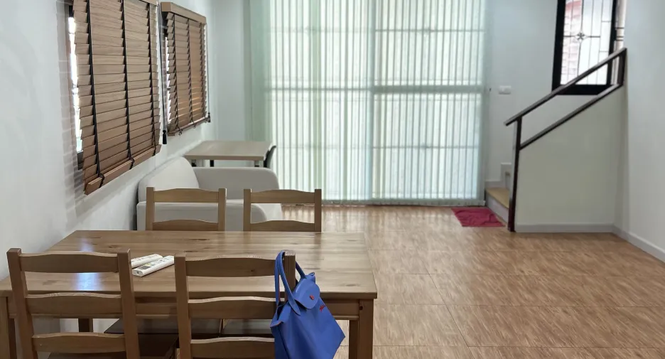 For rent 3 bedrooms townhouse in Prawet, Bangkok