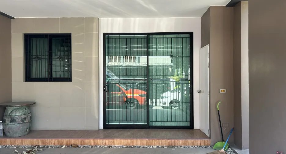 For rent 3 bedrooms townhouse in Prawet, Bangkok
