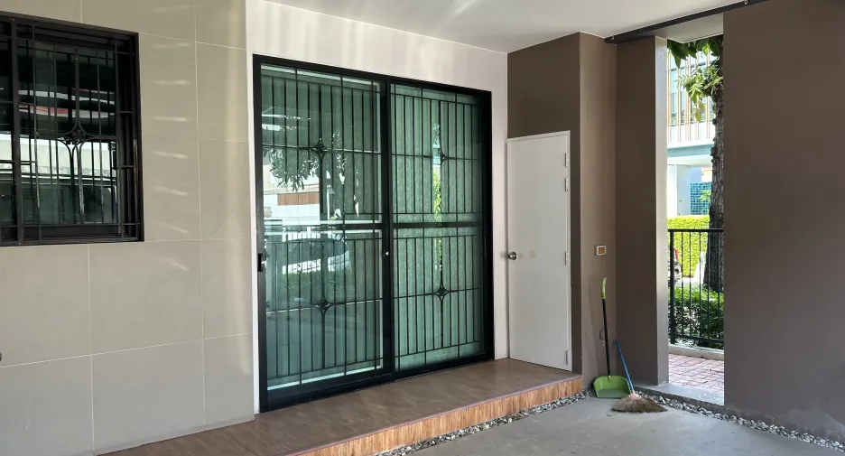 For rent 3 bedrooms townhouse in Prawet, Bangkok