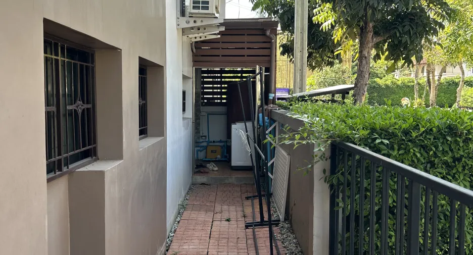 For rent 3 bedrooms townhouse in Prawet, Bangkok