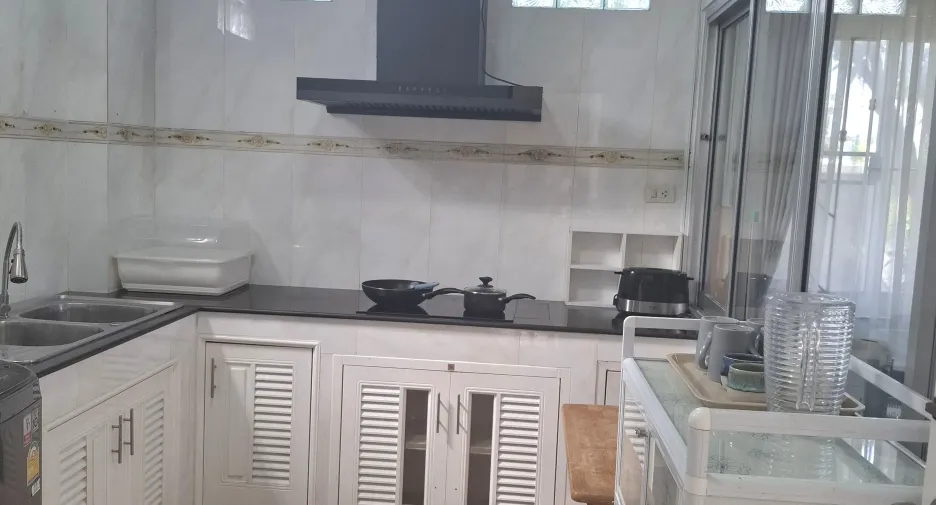For rent 3 bedrooms townhouse in Thalang, Phuket