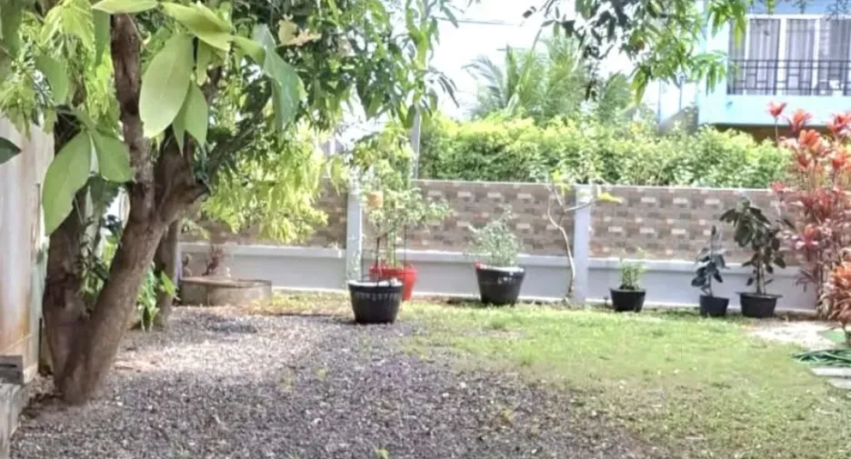 For rent 3 bedrooms townhouse in Thalang, Phuket