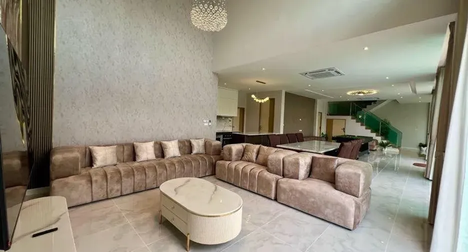 For sale and for rent 7 bedrooms villa in Mueang Chiang Mai, Chiang Mai