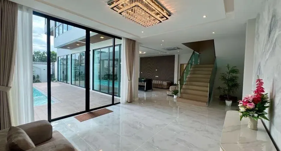 For sale and for rent 7 bedrooms villa in Mueang Chiang Mai, Chiang Mai