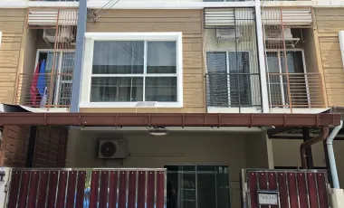 For rent 3 bedrooms townhouse in Suan Luang, Bangkok