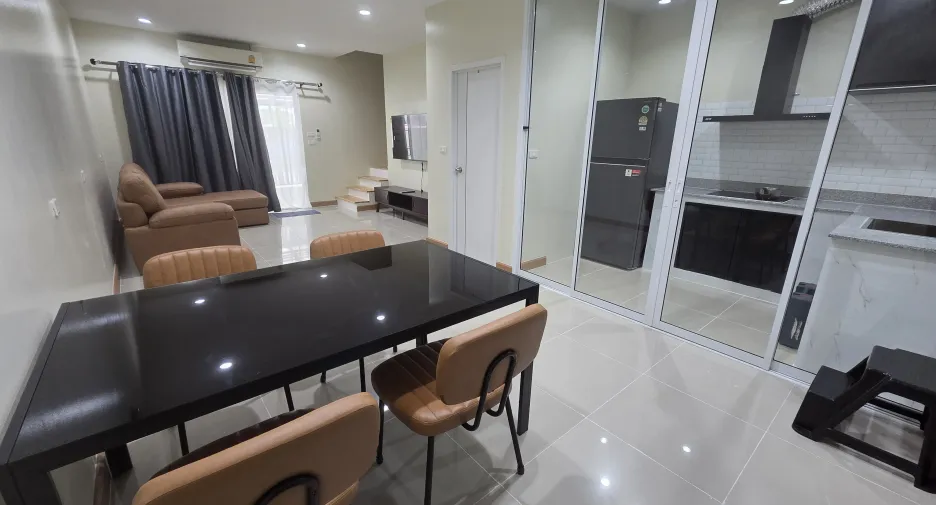 Reihenhaus zur Miete mit 3 Zimmer in Suan Luang, Bangkok