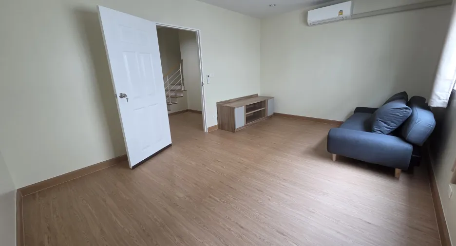 Reihenhaus zur Miete mit 3 Zimmer in Suan Luang, Bangkok