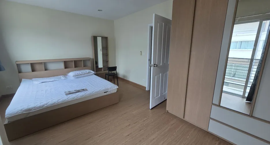Reihenhaus zur Miete mit 3 Zimmer in Suan Luang, Bangkok