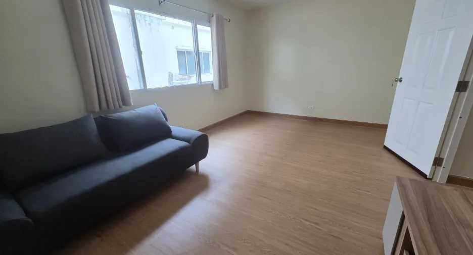 Reihenhaus zur Miete mit 3 Zimmer in Suan Luang, Bangkok