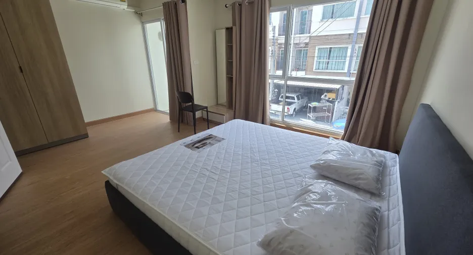 Reihenhaus zur Miete mit 3 Zimmer in Suan Luang, Bangkok