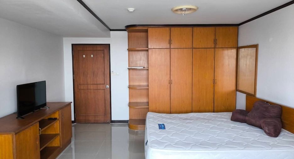 For rent 2 bedrooms condo in Yan Nawa, Bangkok