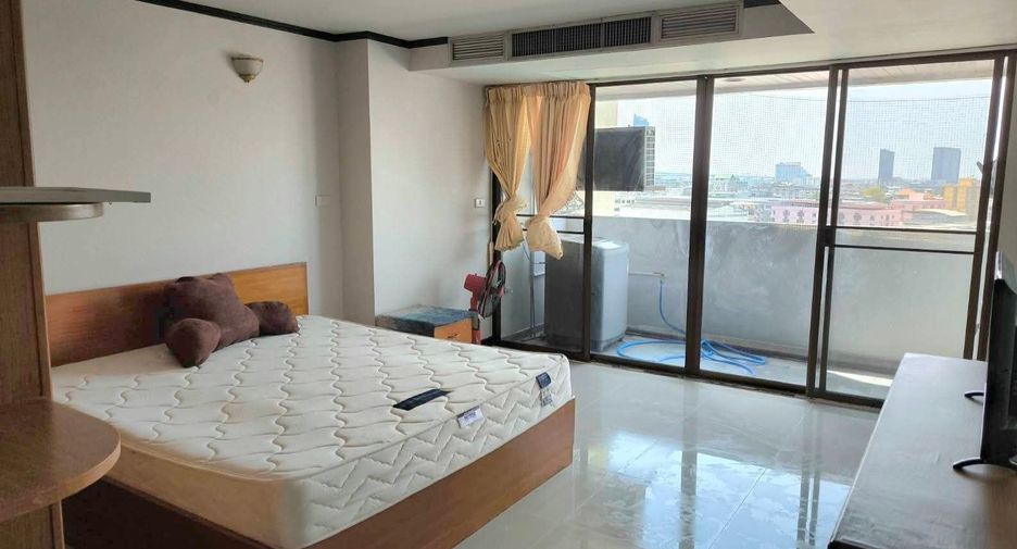 For rent 2 bedrooms condo in Yan Nawa, Bangkok