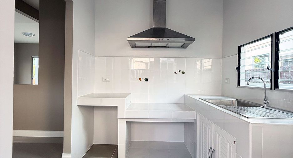 For sale 3 bedrooms house in Lat Krabang, Bangkok