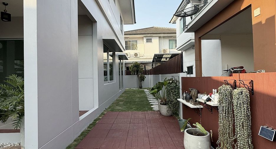 For sale 3 bedrooms house in Lat Krabang, Bangkok