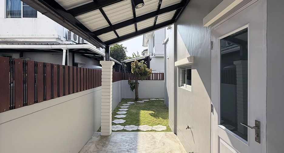 For sale 3 bedrooms house in Lat Krabang, Bangkok