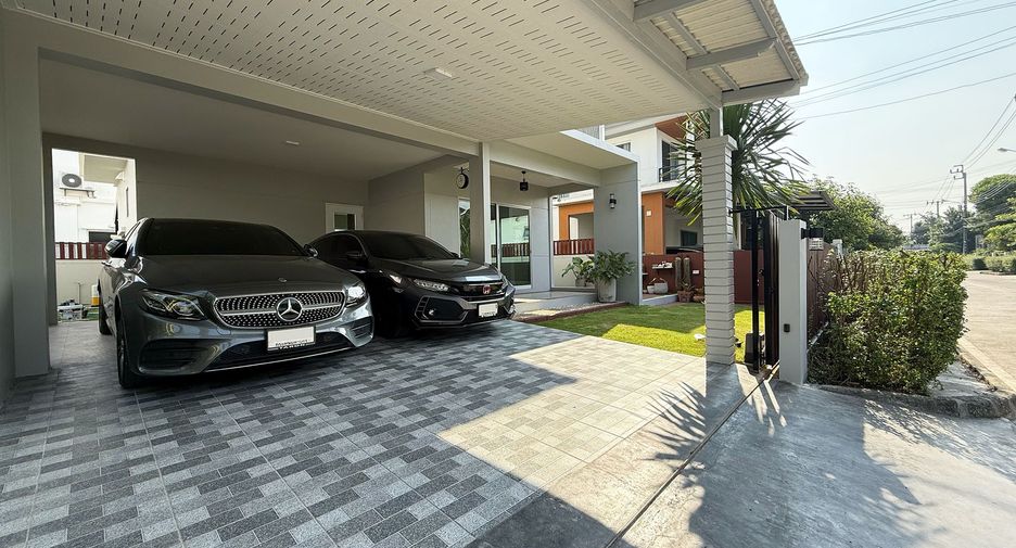 For sale 3 bedrooms house in Lat Krabang, Bangkok