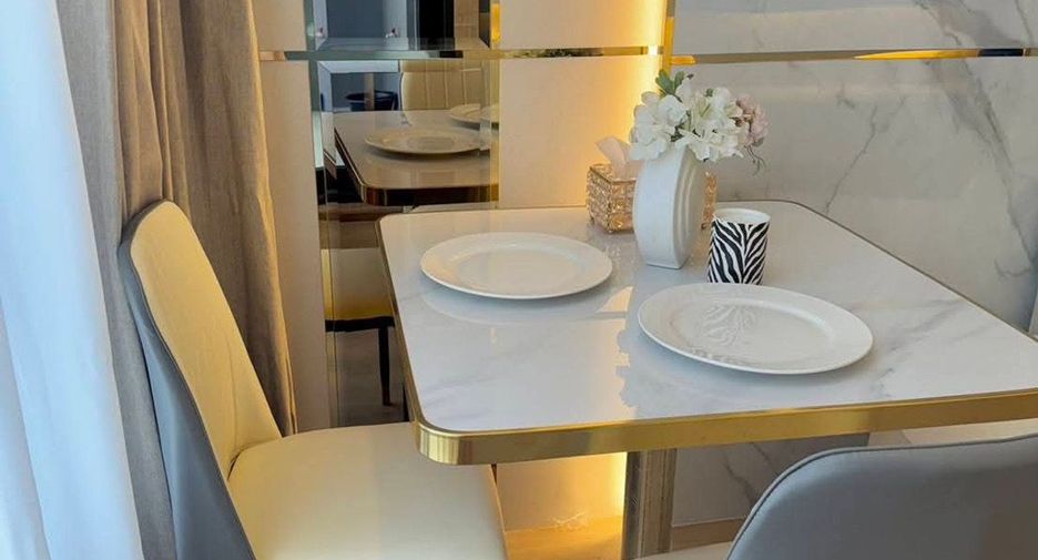 For rent 2 bedrooms condo in Huai Khwang, Bangkok