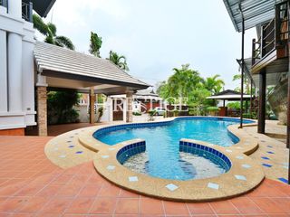 Casa en alquiler de 4 habitaciones en Bang Lamung, Chonburi