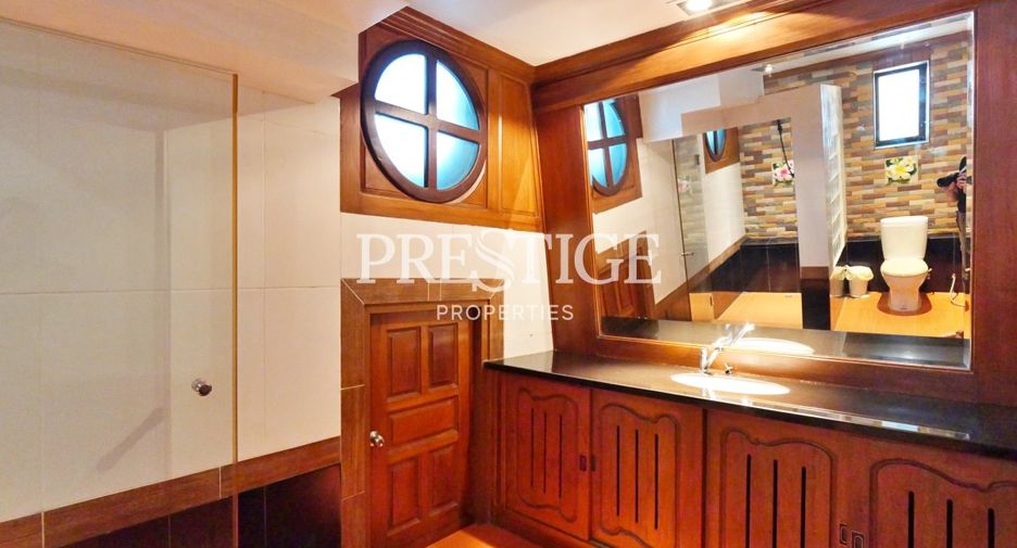 For rent 4 bedrooms house in Bang Lamung, Chonburi