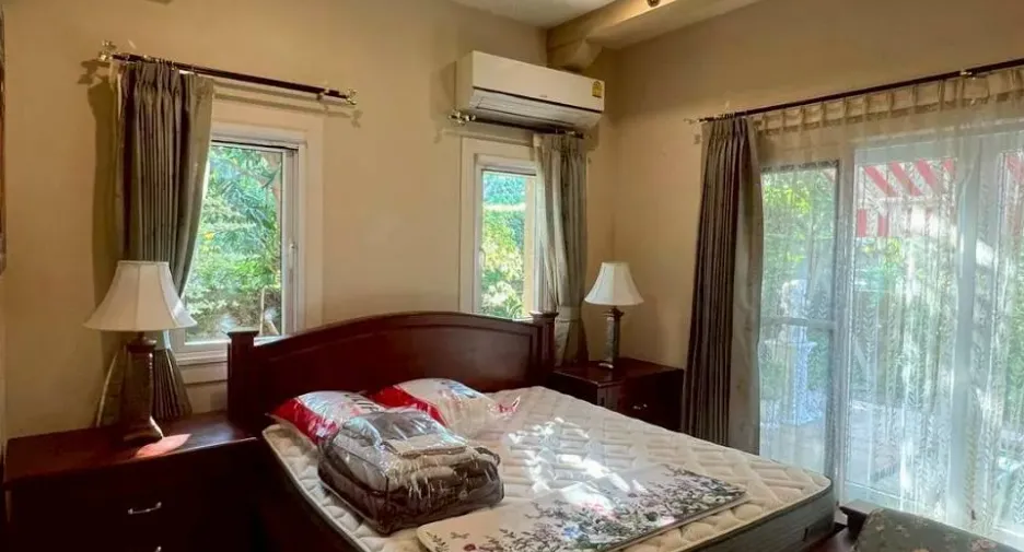 Villa en alquiler de 3 habitaciones en Bang Lamung, Chonburi