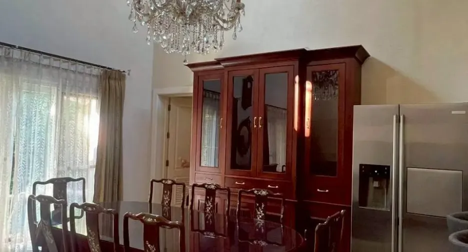Villa en alquiler de 3 habitaciones en Bang Lamung, Chonburi