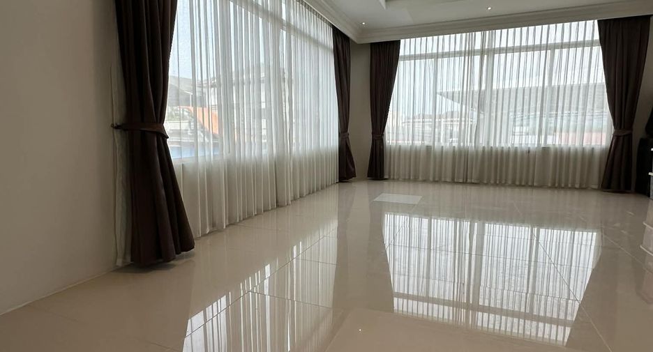 For rent 5 bedrooms villa in Mueang Phuket, Phuket