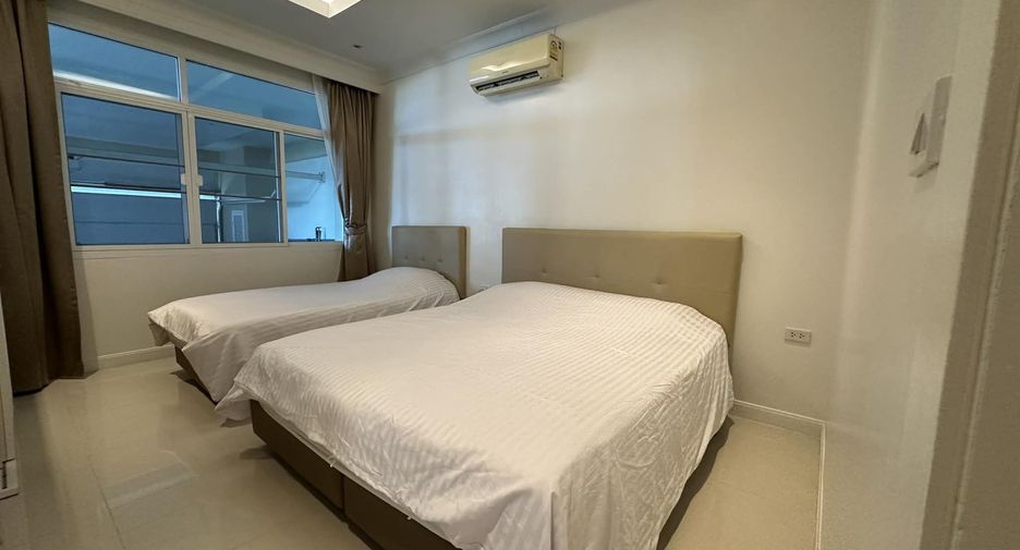 For rent 5 bedrooms villa in Mueang Phuket, Phuket
