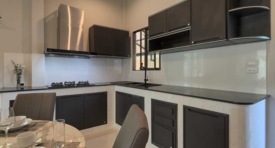 For rent 4 bedrooms villa in Mueang Phuket, Phuket