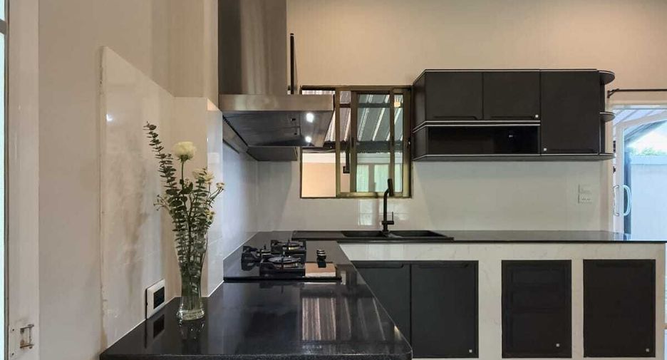For rent 4 bedrooms villa in Mueang Phuket, Phuket